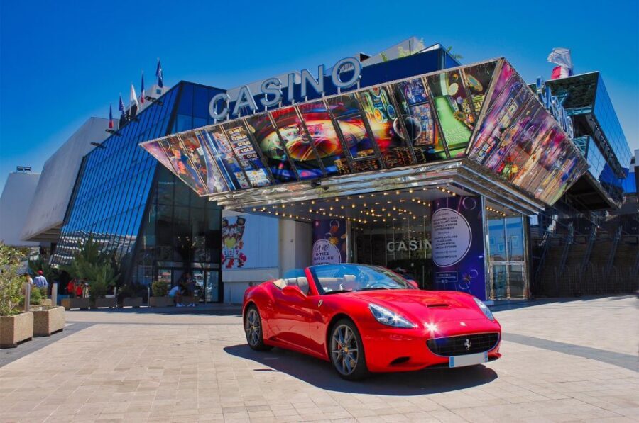 Cannes : Visite guidée en Ferrari sur les routes de Cannes - Starting at 73 Bd de la Croisette: The Martinez Hotel Meet-Up