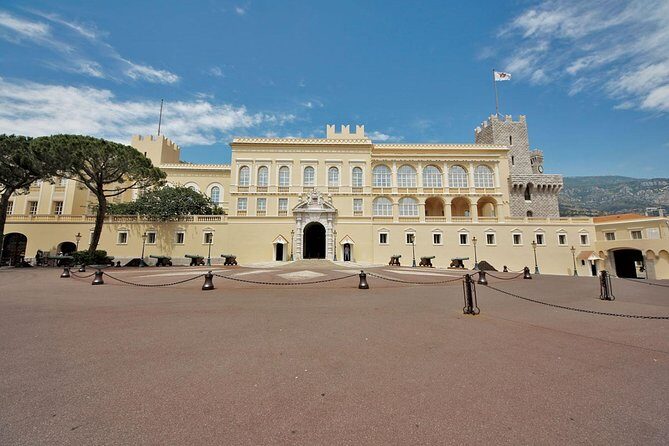Eze,Monaco ,Monte-Carlo Shared and Guided 1/2 Day Tour from Nice - Place du Palais and Monte-Carlo Time: Great Photos, Tight Windows