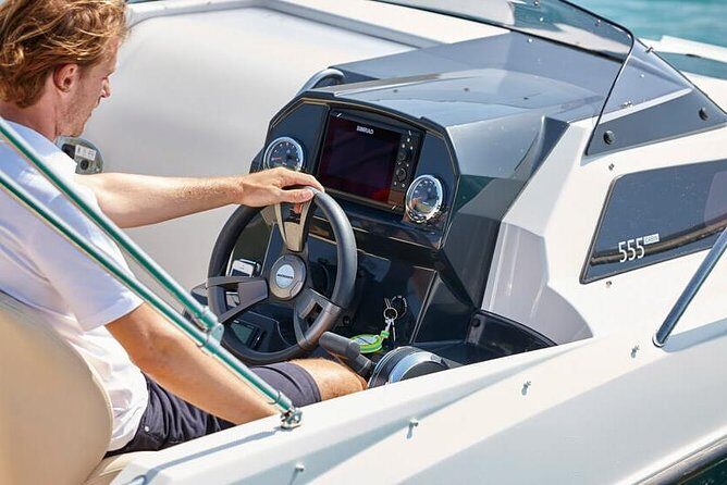 Private Boat Tour on the Côte d'Azur ( Nice - Monaco or Nice - Cannes ) - On-board comfort: Wi‑Fi, shade, towels, rosé, and snorkeling gear