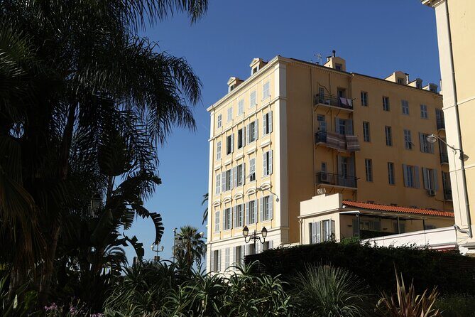 Walking & Driving morning tour of Nice - How the Transport Works (and Why It’s a Big Plus)
